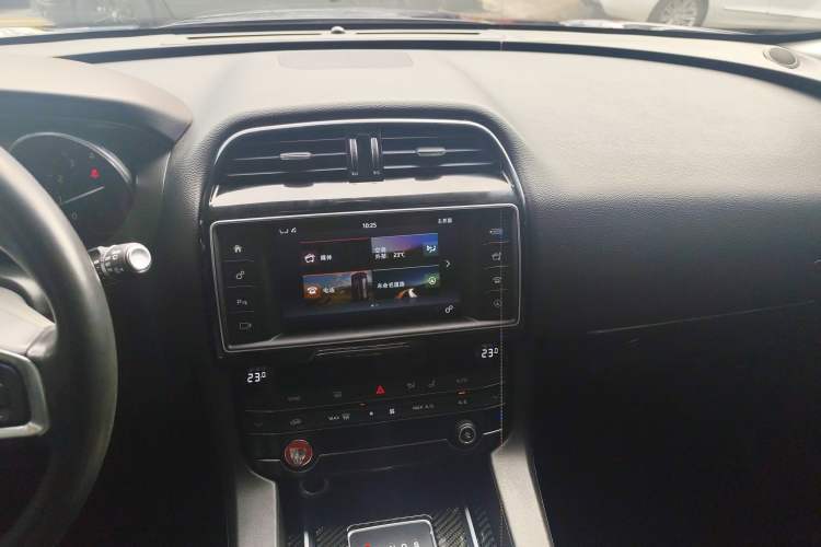 Used Jaguar F-PACE 2018 2.0T Two-Wheel Drive Urban Deluxe Edition