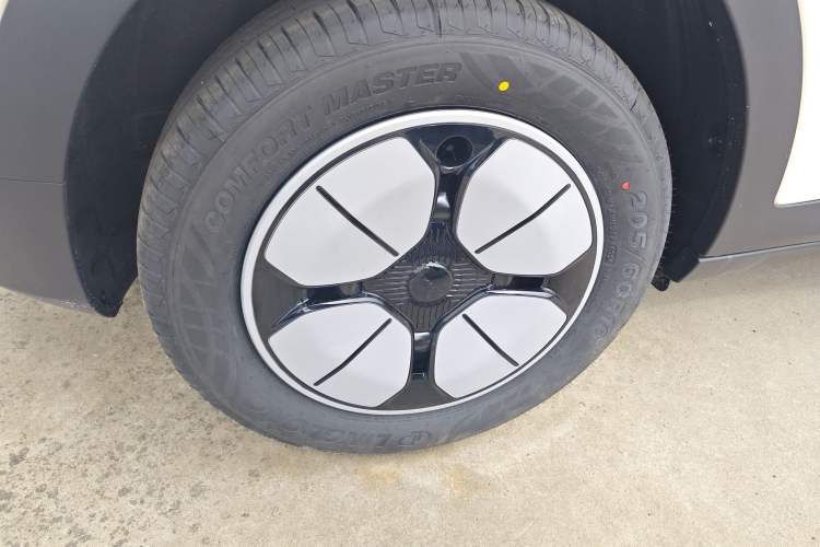 Used Geely Galaxy Geome 2026 Model 310km Youth Edition Right Rear Wheel Hub