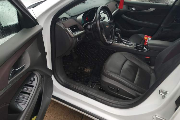 Used Chevrolet Malibu 2018 530T Automatic Luxury Edition Driver Seat