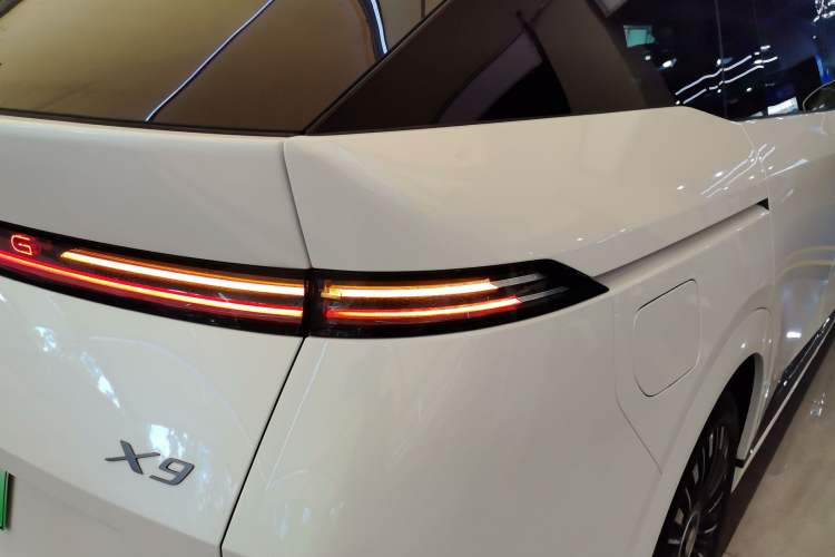 Used XPeng X9 2025 740 Ultra-Long Range Max Right Rear Taillight