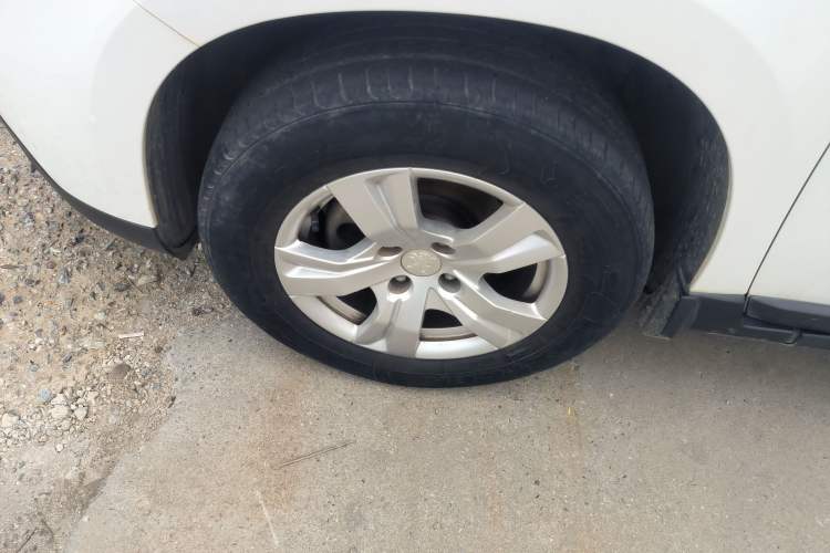 Used Peugeot 2008 2014 1.6L Automatic Trend Edition Left Front Wheel Hub