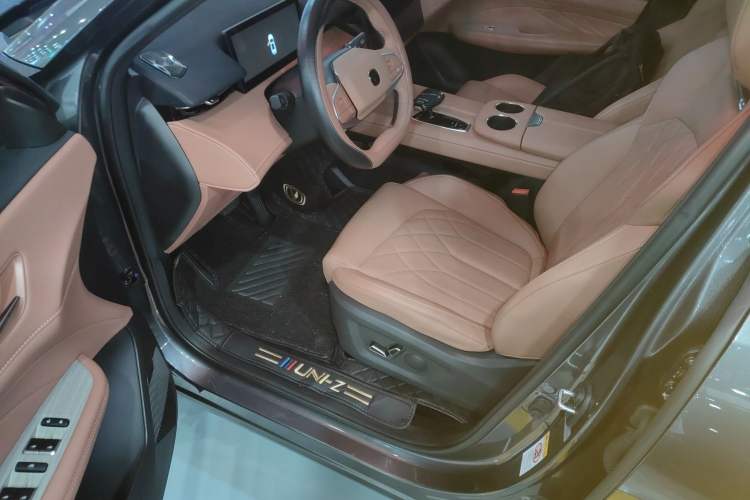 Used CHANGAN UNI-Z New Energy 2024 Blue Whale Smart Electric iDD 125km Beyond Edition Driver Seat