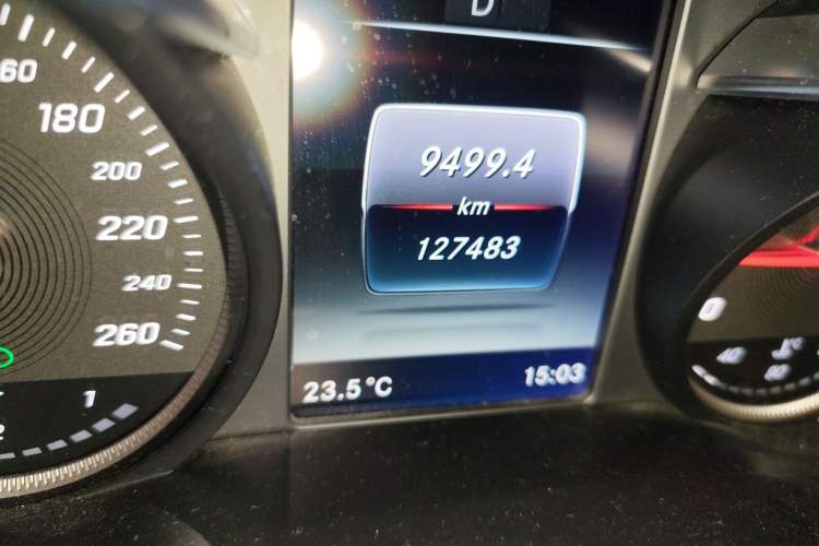 Used Mercedes-Benz GLC 2019 GLC 260 L 4MATIC Dynamic Model Odometer Close Up