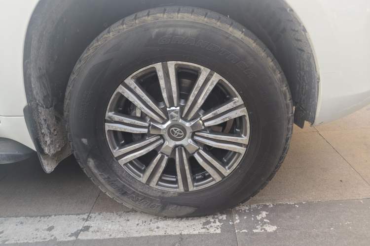 Used Toyota Land Cruiser 2012 4.0L Automatic VX Right Front Wheel Hub