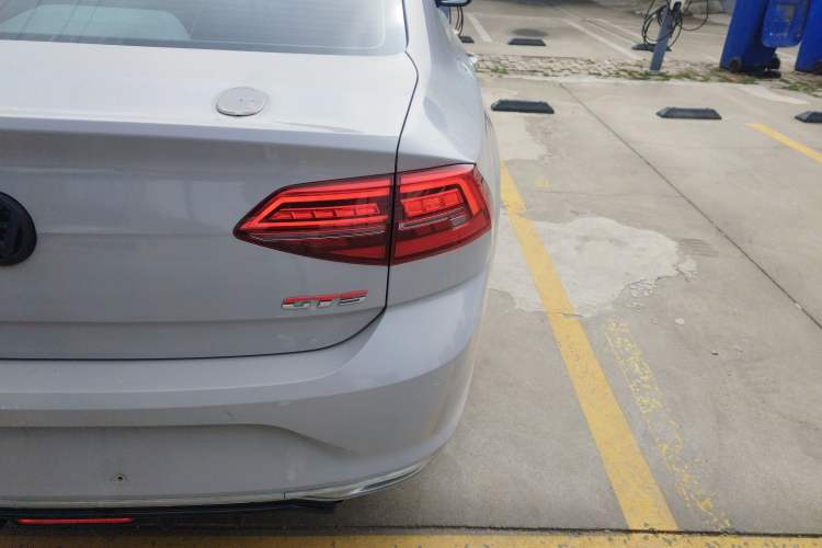 Used Volkswagen Lamando 2021 280TSI DSG Comfort Edition Right Rear Taillight