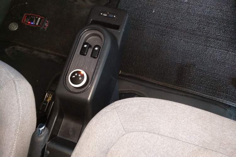 Used Wuling Hongguang MINIEV 2021 Macaron Premium Model – Lithium-NMC Gear Lever