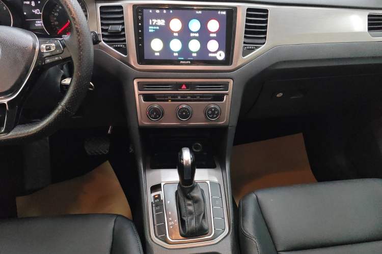 Used Volkswagen Golf Sportsvan 2016 1.6L Automatic Comfort Model Audio And AC Panel