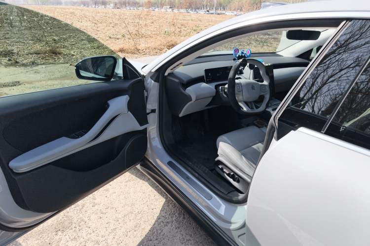 Used Nio ET5 2024 75 kWh Driver Seat