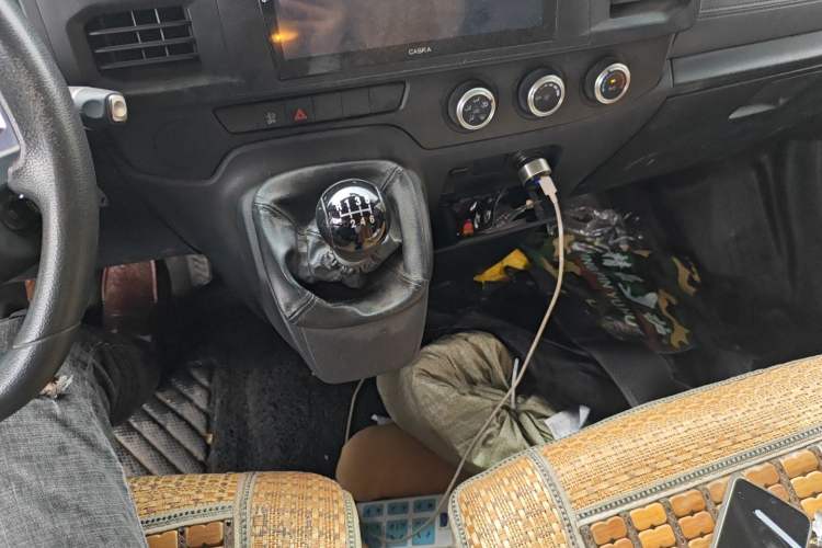 Used JMC Fushun 2023 2.0T Manual Short-Wheelbase Low-Roof Commercial Multi-Purpose Passenger Vehicle 6 Seats with Dual-Opening Tailgate