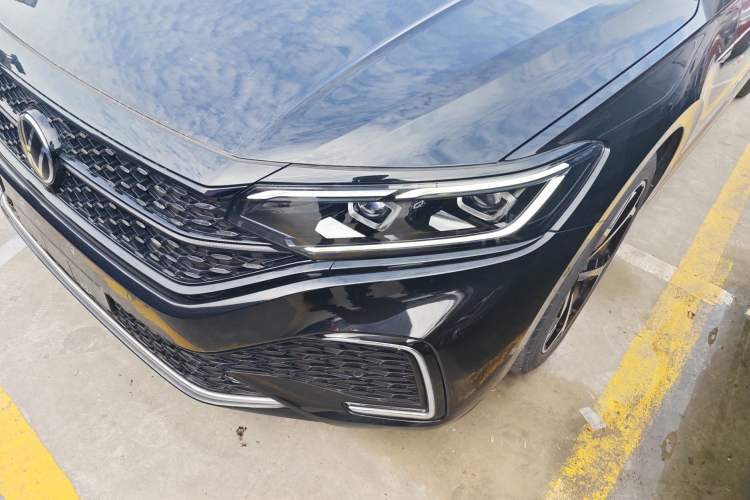 Used Volkswagen Passat 2023 330TSI Starry Luxury Edition
