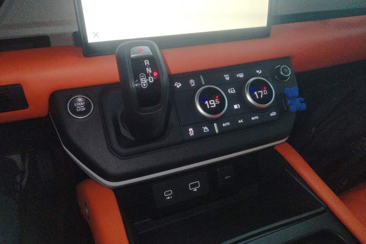 Used Land Rover Defender 2022 90 Two-Door 2.0T Standard Version European Edition
