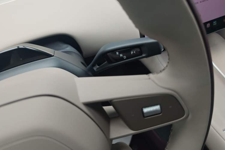 Used Xiaomi Auto YU7 2025 Ultra-Long Range High-Performance All-Wheel-Drive Max Edition Gear Lever