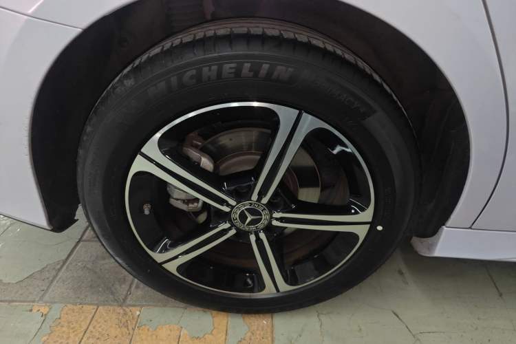 Used Mercedes-Benz A-Class 2022 Second Facelift A 200 L Sport Sedan Fashion Version Exterior 5