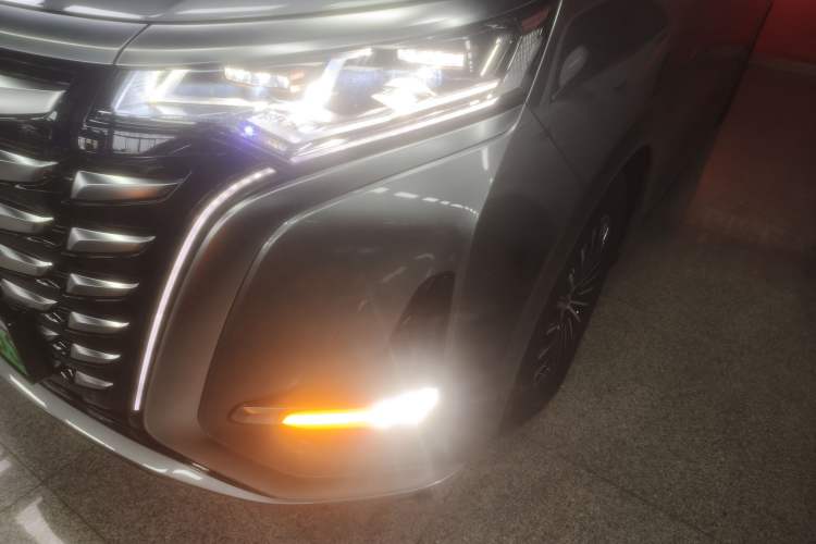 Used Denza D9 2024 DM-i 980 Four-Wheel Drive Prestige Model
