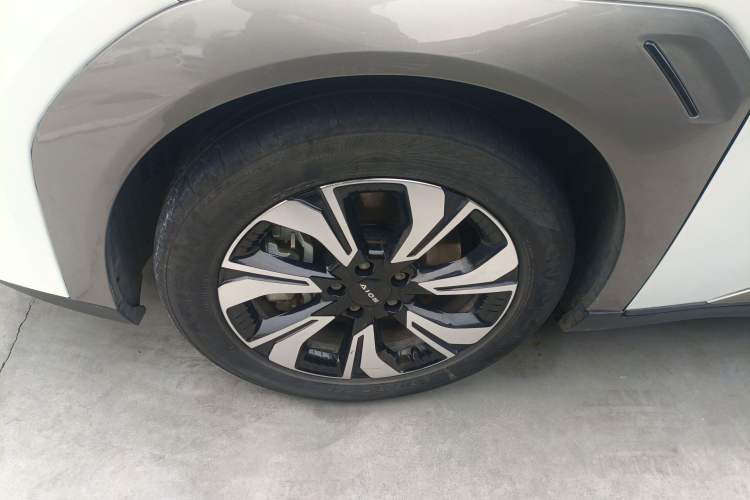 Used AION Y 2023 Plus 510 Enjoy Edition Left Front Wheel Hub