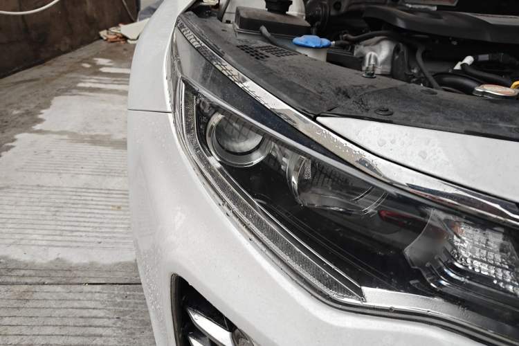 Used Kia K5 2016 1.6T Automatic LUX Right Front Headlight