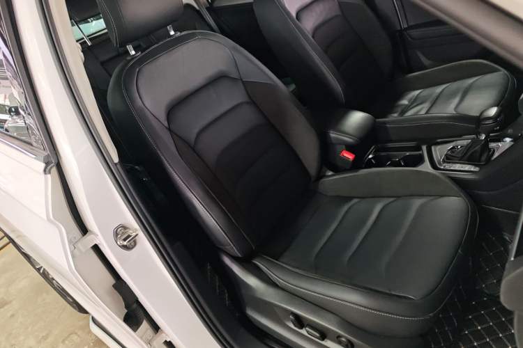 Used Volkswagen Tiguan L 2019 330TSI Automatic Two-Wheel Drive Smart Luxury Version China VI Standard
