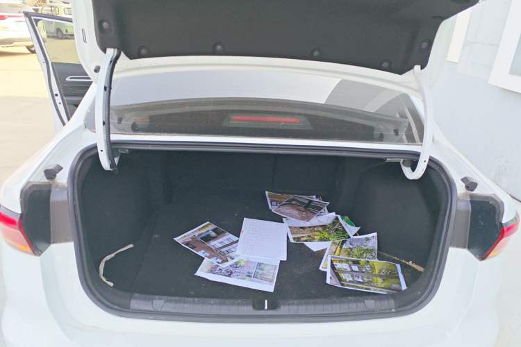 Used Geely Auto Emgrand 2025 4th Generation 1.5L CVT Luxury Version Trunk