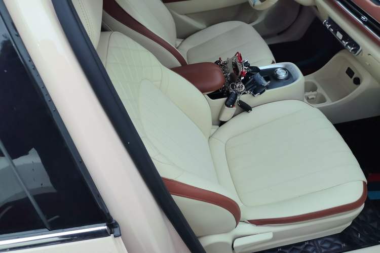 Used ORA Good Cat 2022 Morandi Edition 400km Standard Range Luxury Version Lithium Iron Phosphate