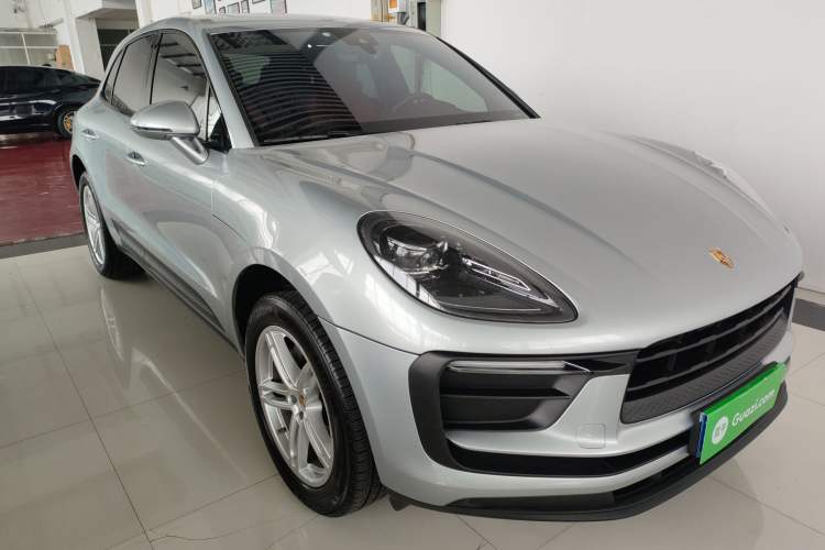 Used Porsche Macan 2022 Macan 2.0T Front Right 45 Deg