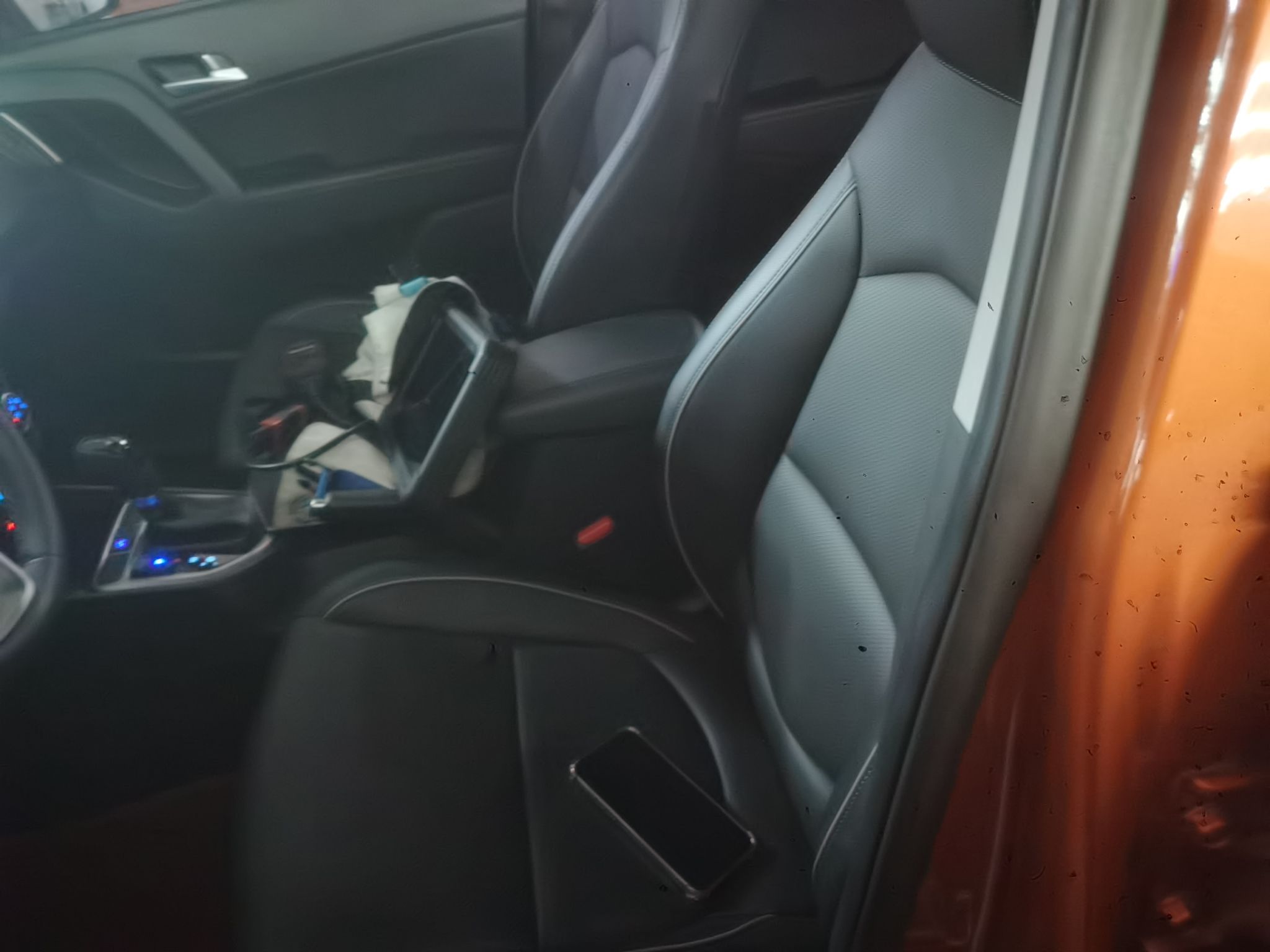 Переднее сиденье в автомобиле