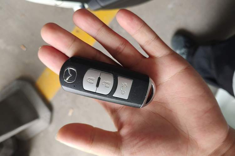 Used Mazda 3 Axela 2017 Sedan 1.5L Automatic Luxury Model Emission Standard China V
