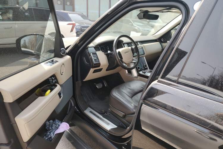 Used Land Rover Range 2021 3.0 L6 Century Extended Classic Edition