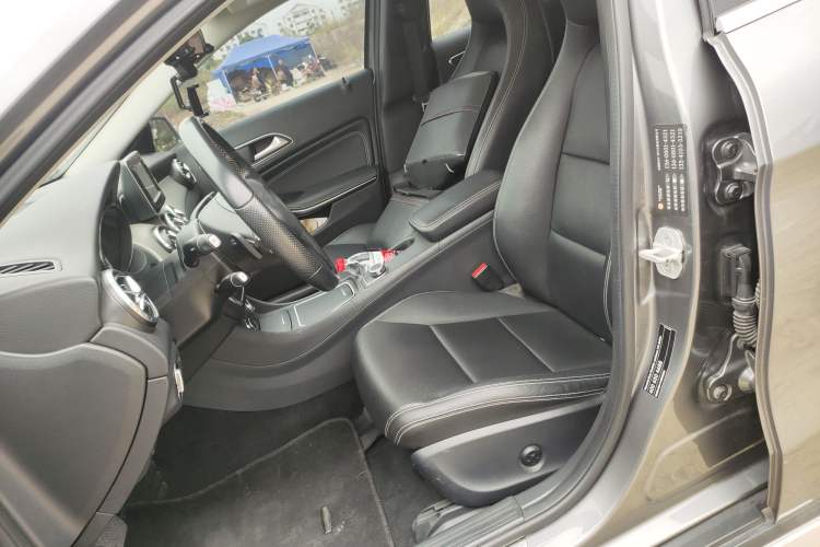 Used Mercedes-Benz GLA 2015 GLA 200 Sport Edition Left Front Seat