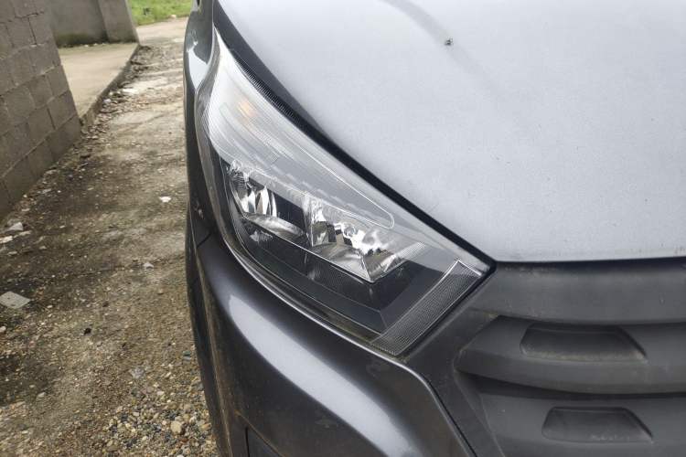 Used Jinbei Gold Hiace M Classic 2023 1.5L Engineering Lion Passenger Vehicle 5/6/7 Seats Right Front Headlight