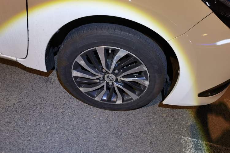 Used Toyota Corolla 2016 Dual-Engine 1.8L E-CVT Elite Edition Right Front Wheel Hub