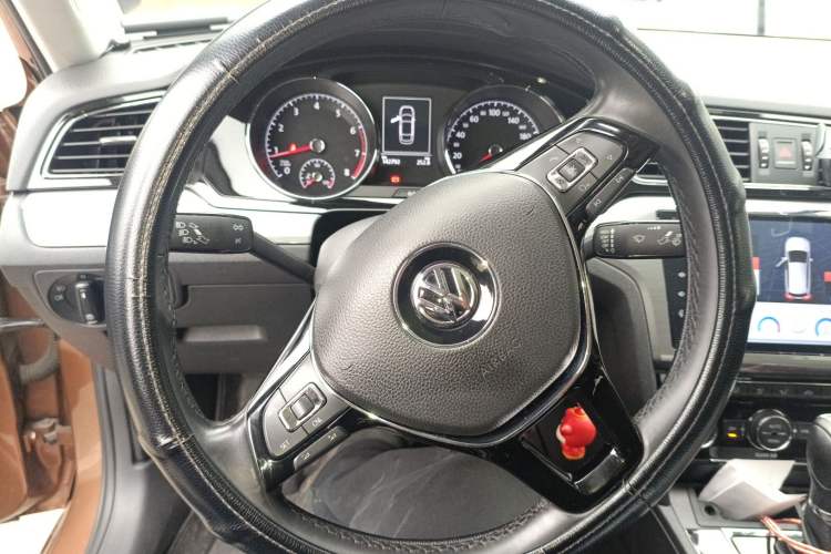 Used Volkswagen Lamando 2015 280TSI DSG Comfort Edition Steering Wheel