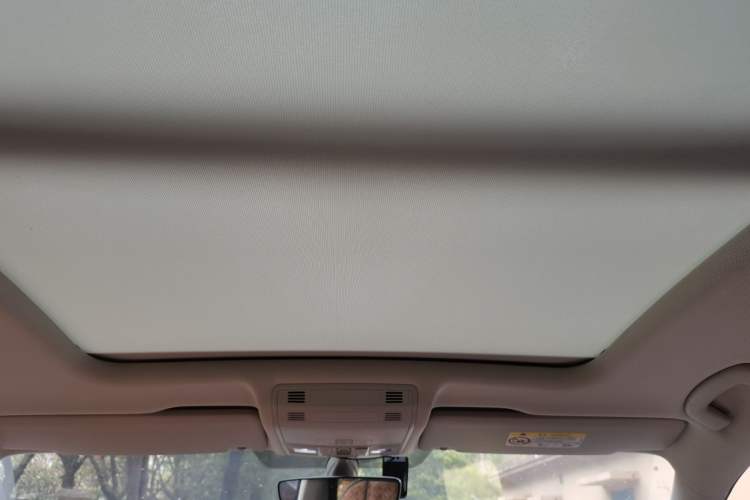 Used Volkswagen Tayron X 2020 330TSI Two-Wheel Drive Luxury Smart Connectivity Version Headliner