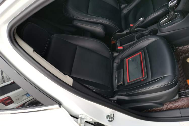 Used Buick Encore 2015 1.4T Automatic Two-Wheel Drive Urban Elite Version
