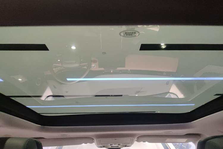 Used Land Rover Range Evoque 2024 Aurora L 249 PS Prestige Light-Chasing Edition
