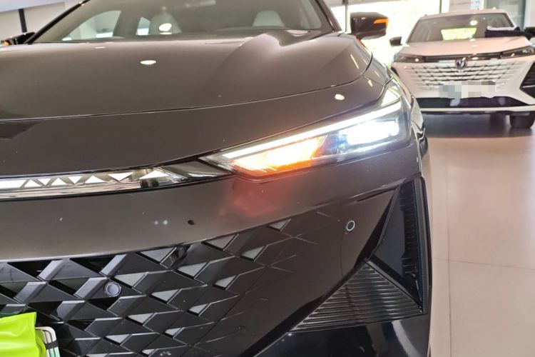 Used Changan UNI-V iDD 2024 Blue Whale Smart Electric iDD 136km ZhiKu Model