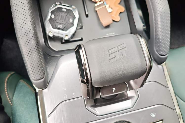 Used JETOUR Traveler 2023 1.5T Two-Wheel Drive Discovery PRO Gear Lever