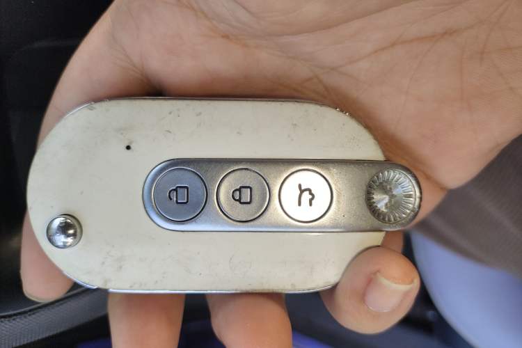 Used Wuling Hongguang MINIEV 2021 Macaron Sandwich Model 120 km Lithium NMC
