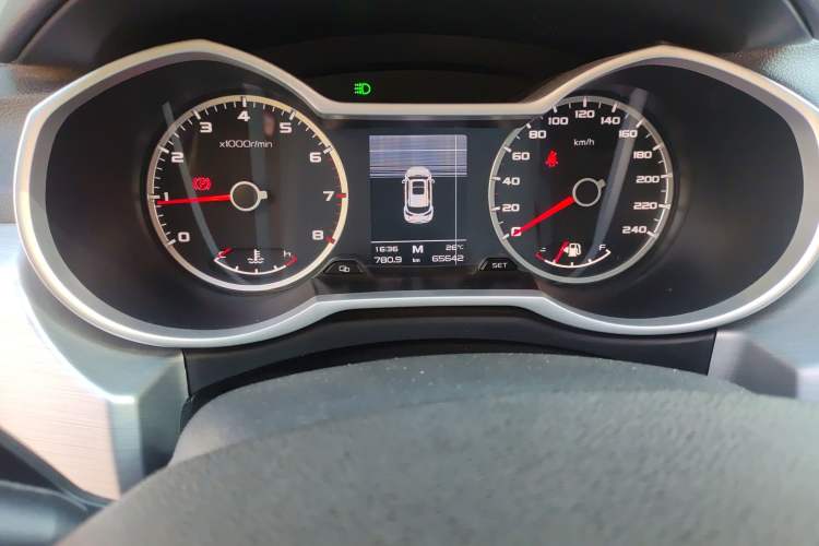 Used Geely Auto Emgrand X7 Sport 2016 2.0L Manual ZhiShang Version Odometer Close Up