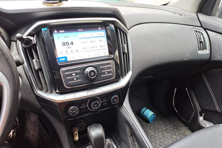 Used JMC Yusheng S350 2016 2.0T Automatic All-Wheel Drive Gasoline Ultra-Luxury 5-Seater Audio And AC Panel