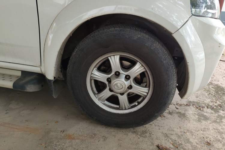 Used Great Wall Wingle 5 2017 2.4L European-spec Gasoline 2WD Elite Model with Big Double Cab – 4G69S4N Right Front Wheel Hub