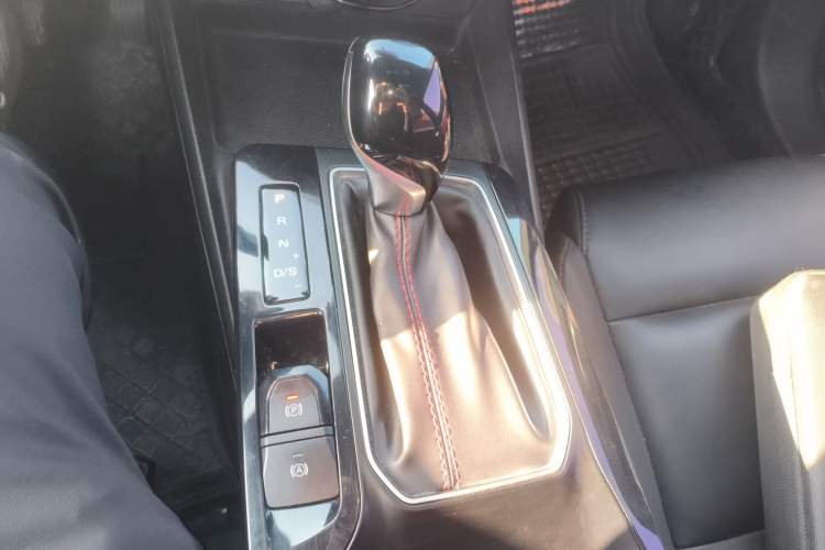 Used MG 5 2021 180 DVVT CVT Youth Luxury Edition Gear Lever