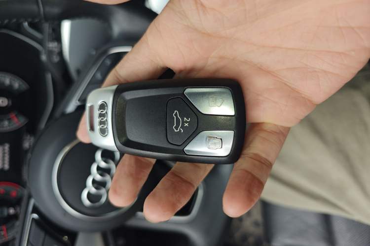 Used Audi A4L 2020 40 TFSI Fashionable and Elegant Model
