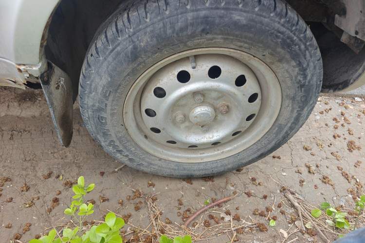 Used Wuling Rongguang 2011 1.2L Base Version Right Front Wheel Hub