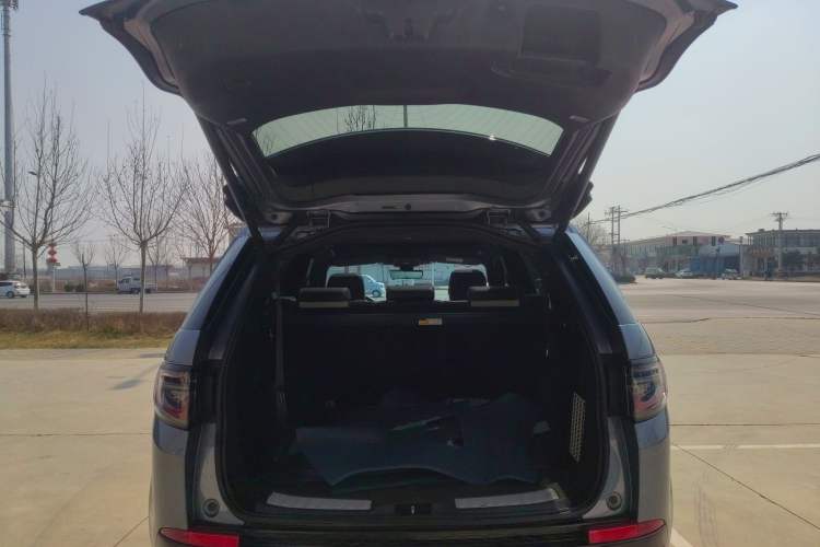 Used Land Rover Discovery Sport 2020 249 PS R-Dynamic Luxury Custom Edition Trunk