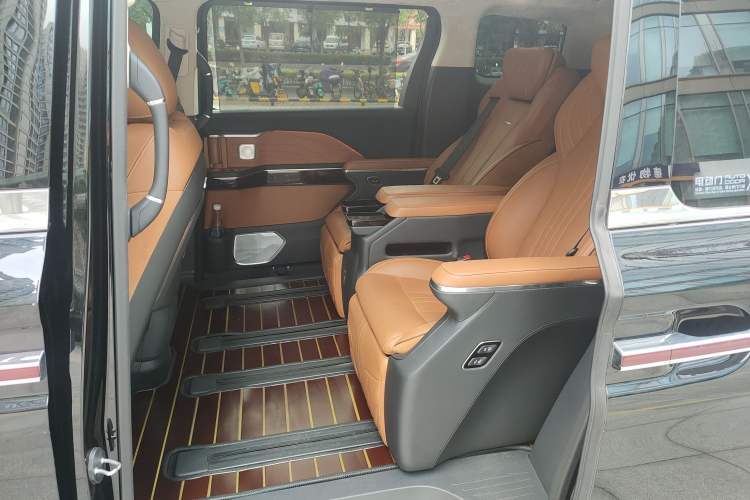 Used Hongqi HQ9 2023 2.0T Smart Connect Flagship Edition
