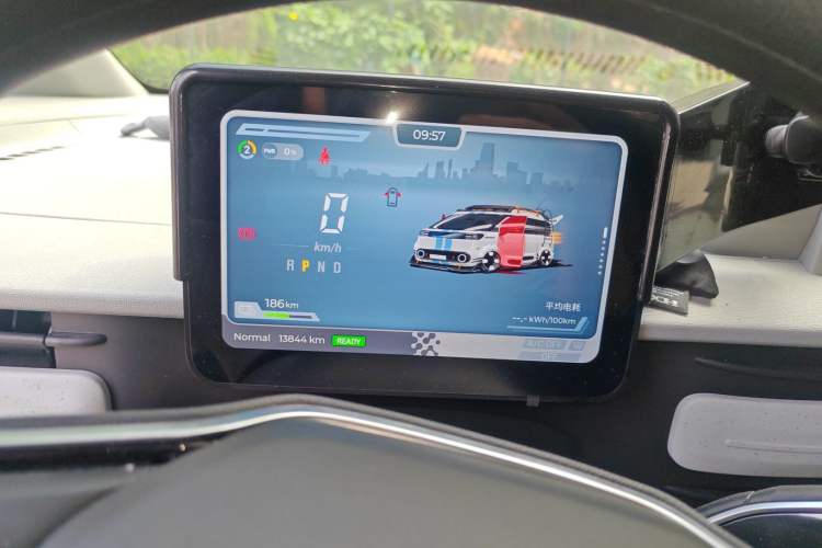 Used SAIC MAXUS Dana V1 2024 V1 Short Wheelbase Low-Roof Multi-Function Version (51 kWh)
