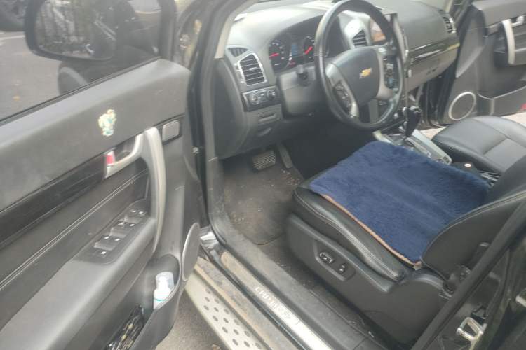 Used Chevrolet Captiva 2015 2.4L 4x4 Flagship Edition 7-Seater
