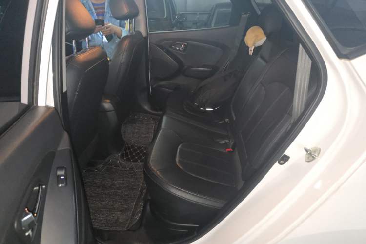 Used Hyundai ix35 2015 2.0L Automatic 2WD Smart Version China V Standard Interior 4