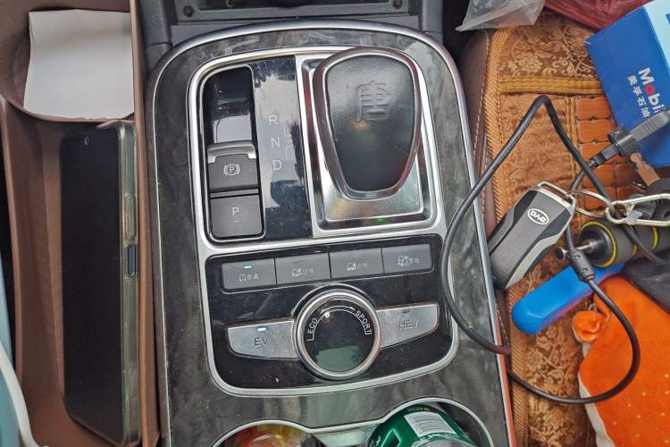 Used BYD Tang New Energy 2015 2.0T Four-Wheel-Drive Flagship Model
