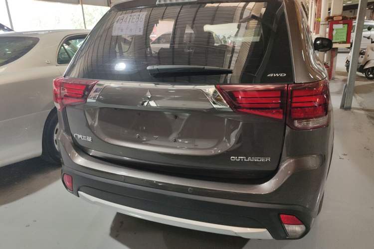Used Mitsubishi Outlander 2016 2.4L 4x4 Luxury Edition 7-Seater